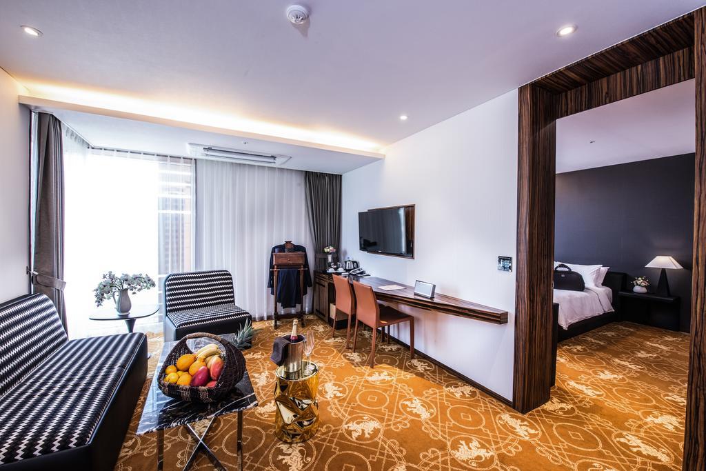 Suite twin bed